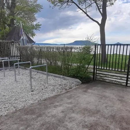 Süllő Utcai Vízparti és Panorámás! On The Waterfront&with Balaton Panorama! Apartamento Fonyód