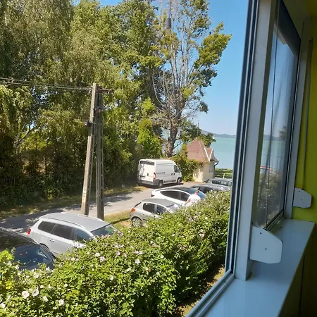 Suello Utcai Vizparti Es Panoramas! On The Waterfront And With Balaton Panorama! Апартаменты Фоньод