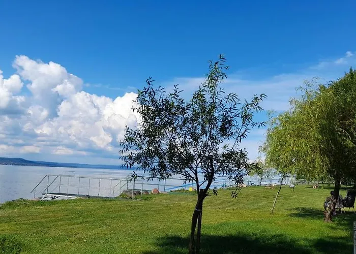 Διαμέρισμα Suello Utcai Vizparti Es Panoramas! On The Waterfront And With Balaton Panorama!
